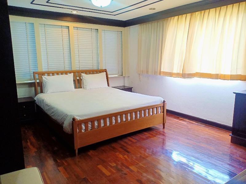 Supha Maison image