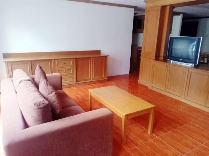 Supha Maison image