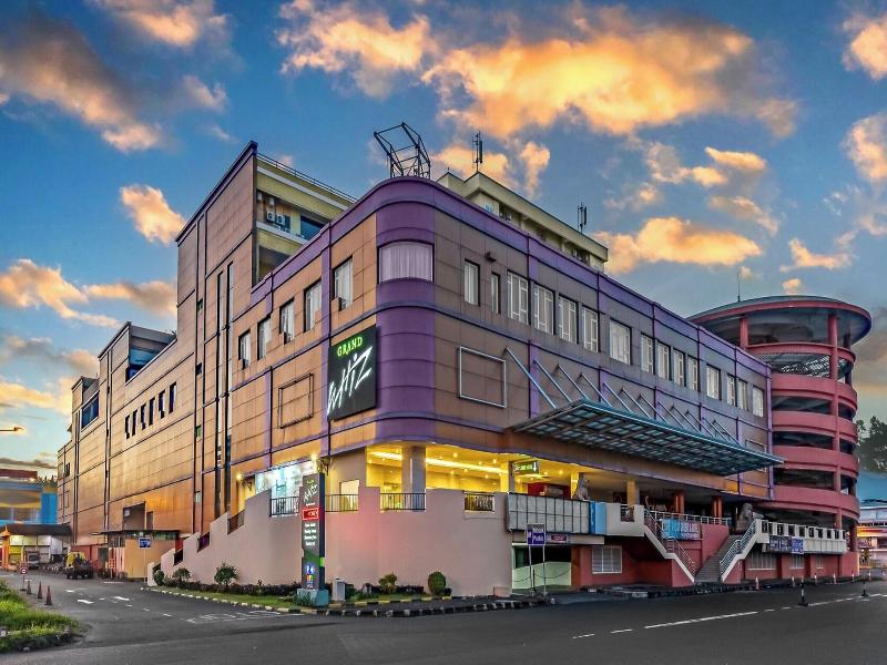 Grand Whiz Megamas Manado, Manado