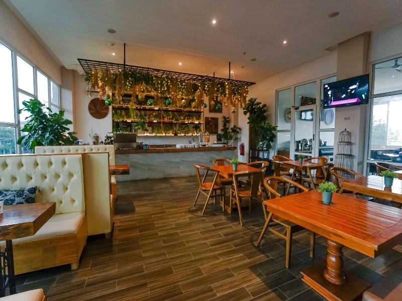 Deli Hotel image