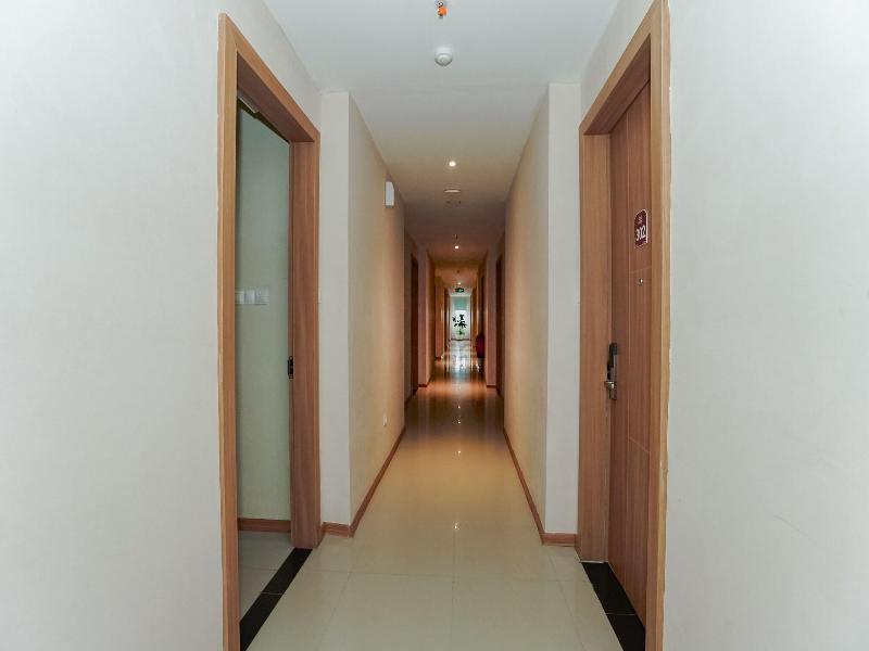 Deli Hotel image