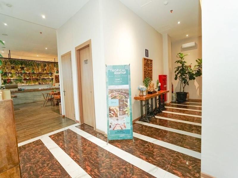 Deli Hotel image