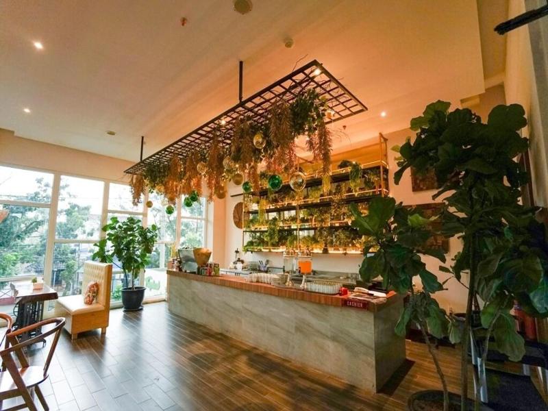 Deli Hotel image