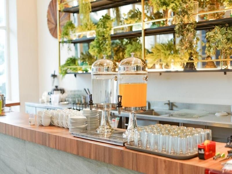 Deli Hotel image