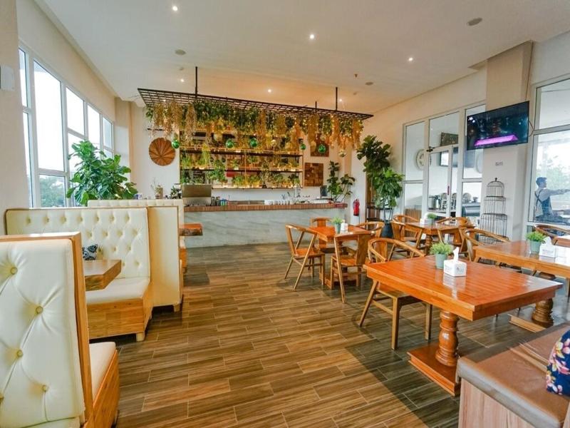 Deli Hotel image