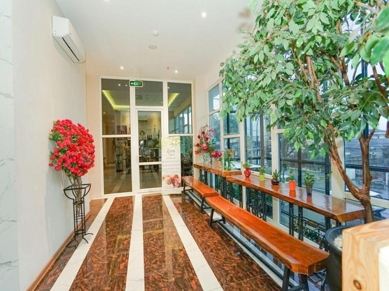 Deli Hotel image