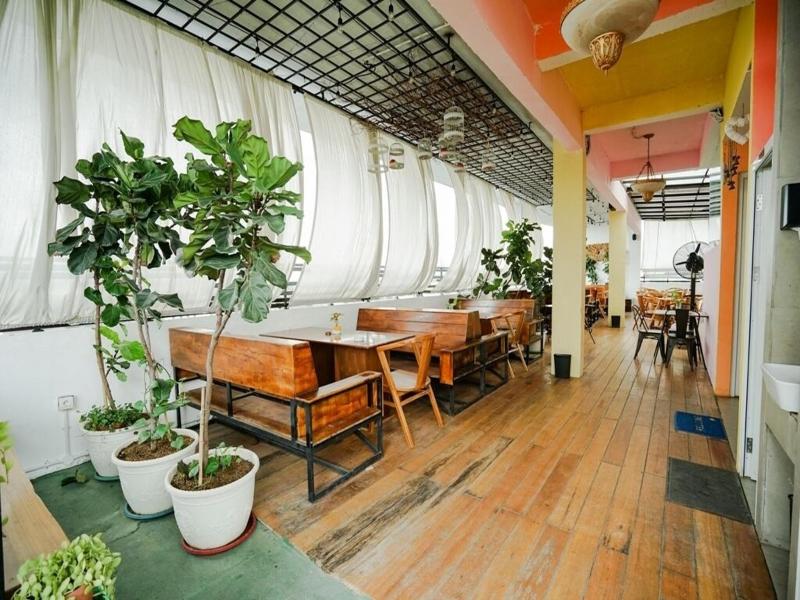 Deli Hotel image
