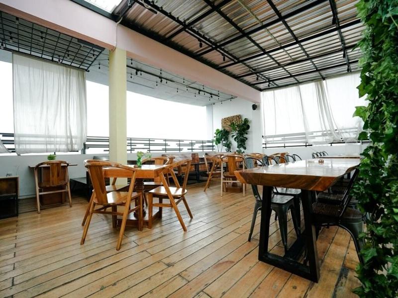 Deli Hotel image