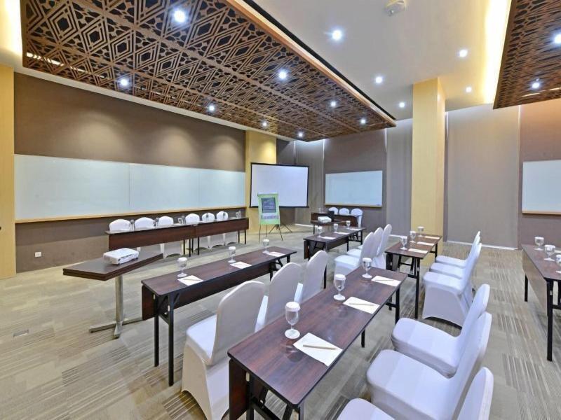 Whiz Prime Hotel Khotib Sulaiman Padang