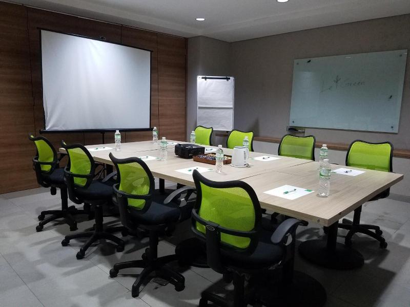 LeGreen Suite Kuningan image