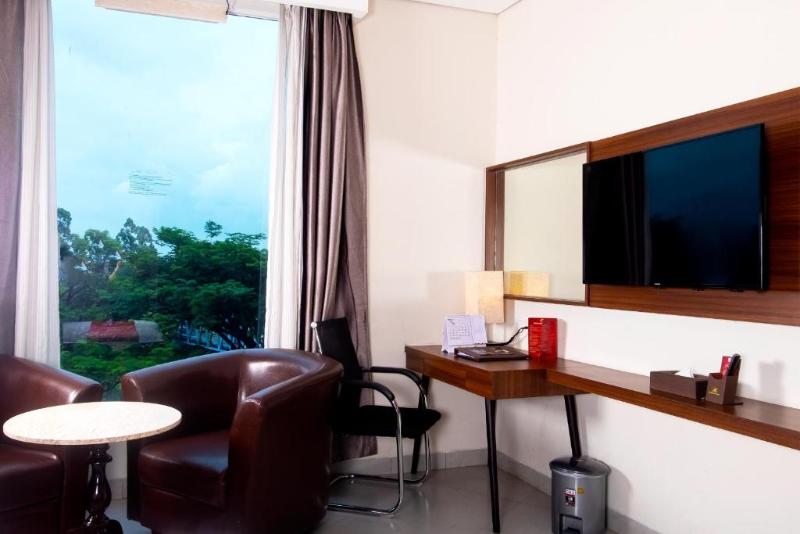 Pakons Prime Hotel image