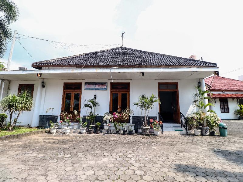Hotel Limaran 1 by ZUZU image