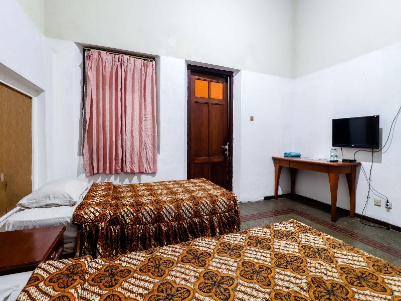 Hotel Limaran 1 by ZUZU image