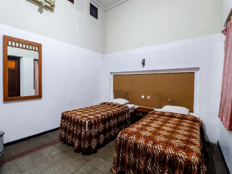 Hotel Limaran 1 by ZUZU image