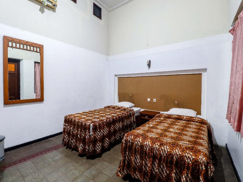 Hotel Limaran 1 by ZUZU image