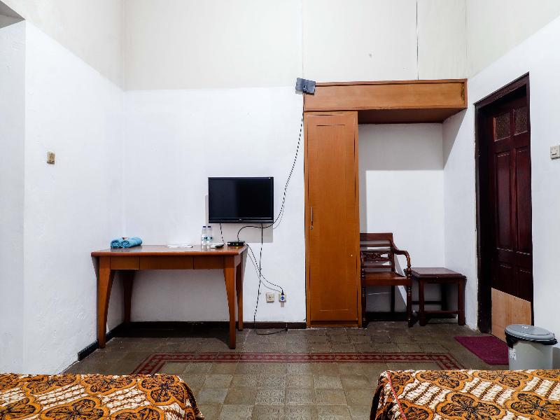 Hotel Limaran 1 by ZUZU image