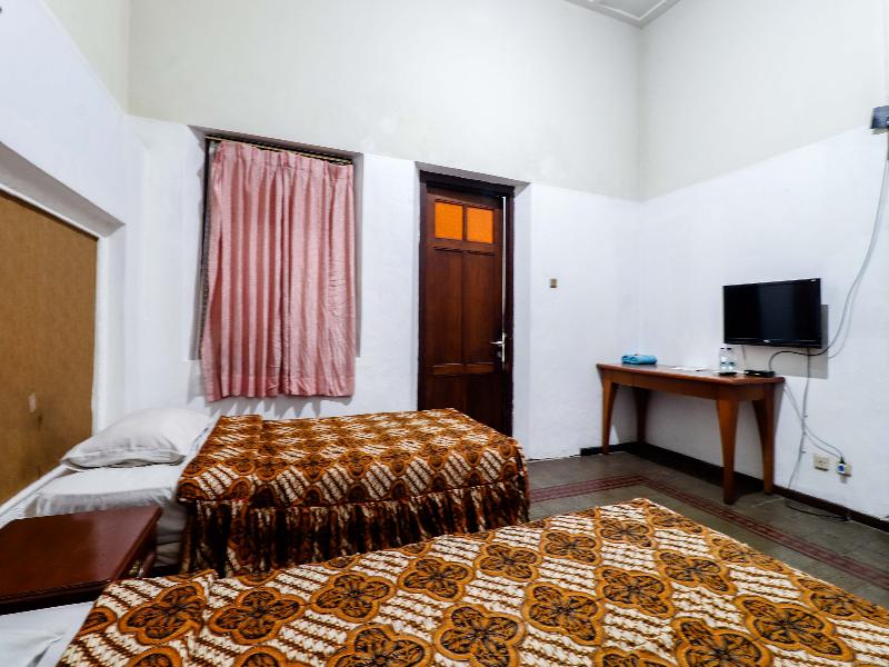 Hotel Limaran 1 by ZUZU image