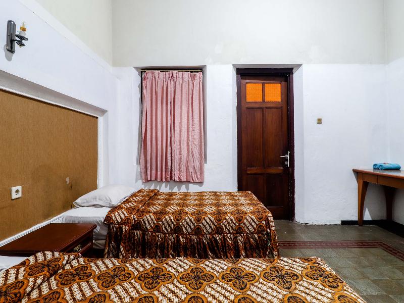 Hotel Limaran 1 by ZUZU image