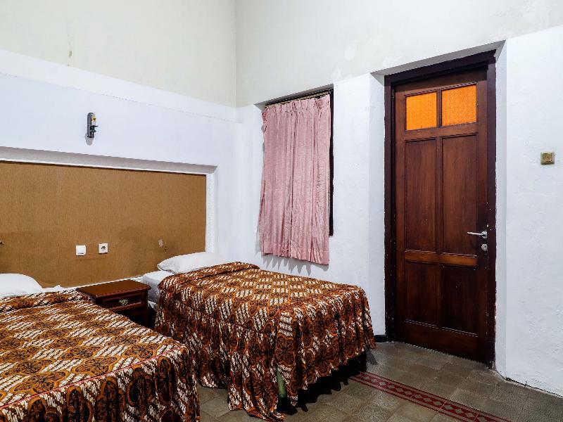 Hotel Limaran 1 by ZUZU image