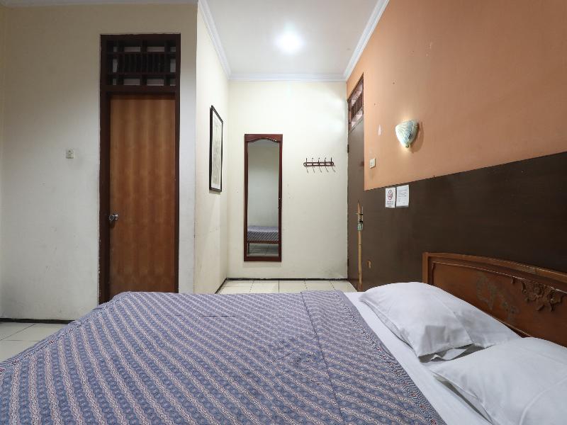 Hotel Limaran 1 by ZUZU image
