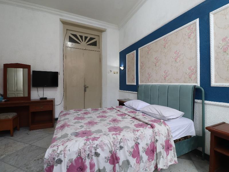 Hotel Limaran 1 by ZUZU image