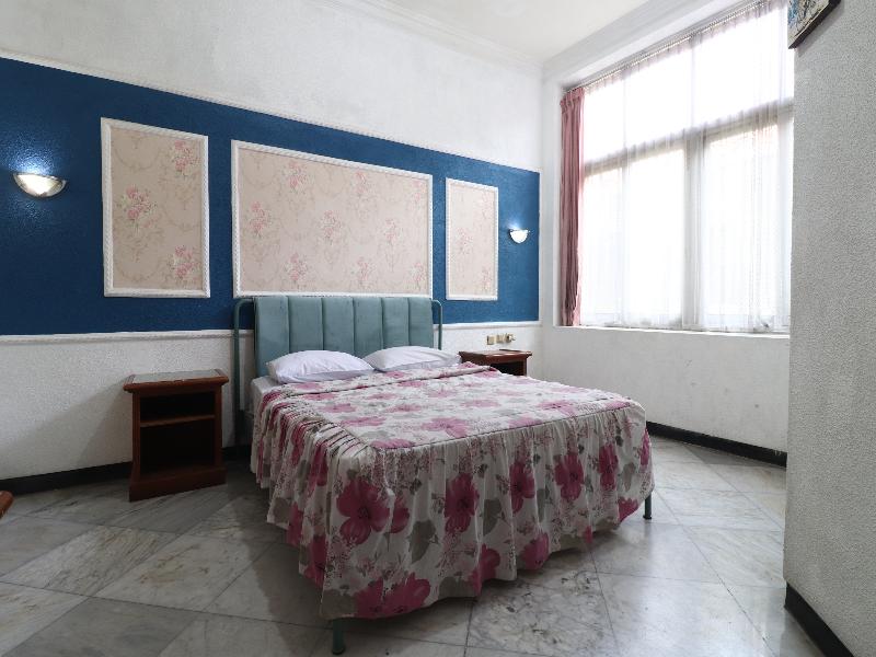 Hotel Limaran 1 by ZUZU image