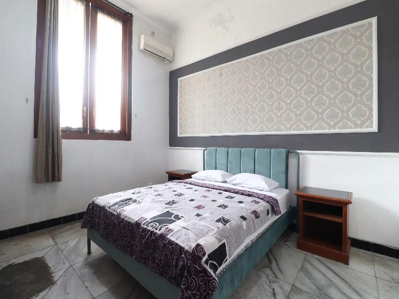 Hotel Limaran 1 by ZUZU image