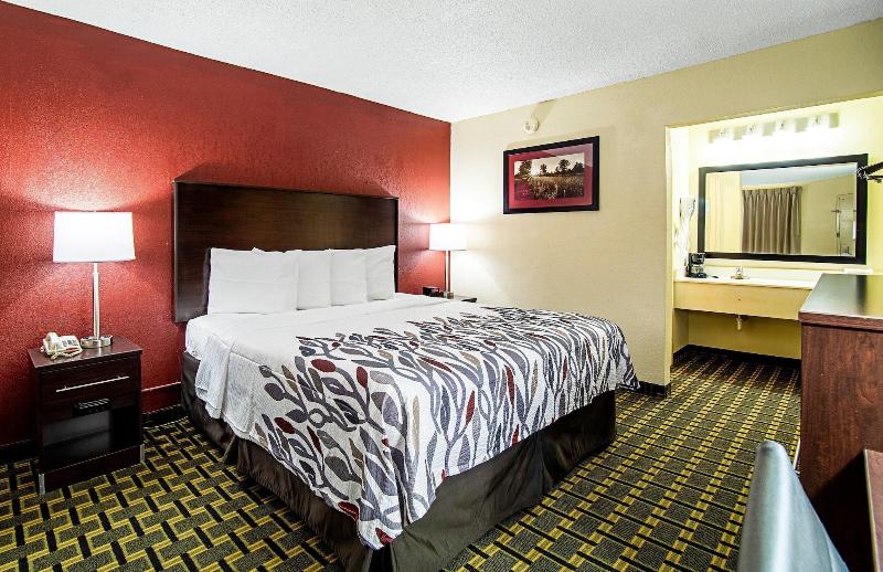 Red Roof Inn & Suites Greenwood, Sc image