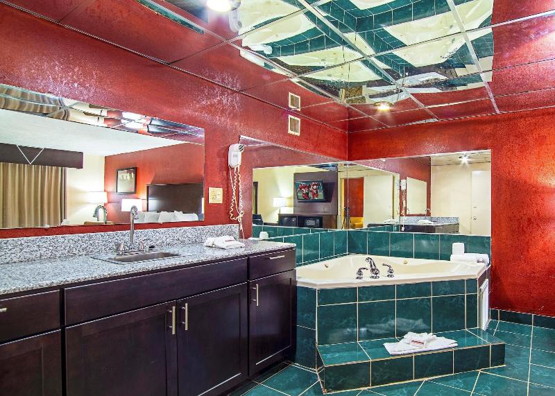 Red Roof Inn & Suites Greenwood, Sc image