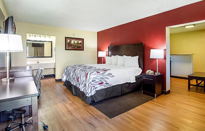 Red Roof Inn & Suites Greenwood, Sc image