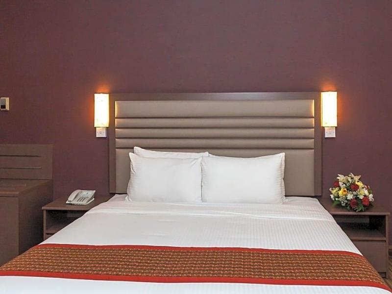 Wave International Hotel image