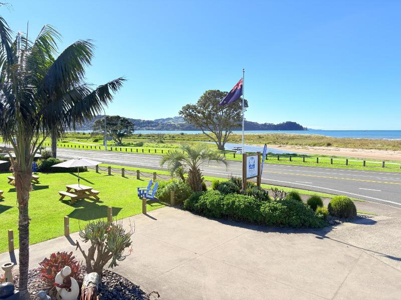 Baileys At The Beach Motel image