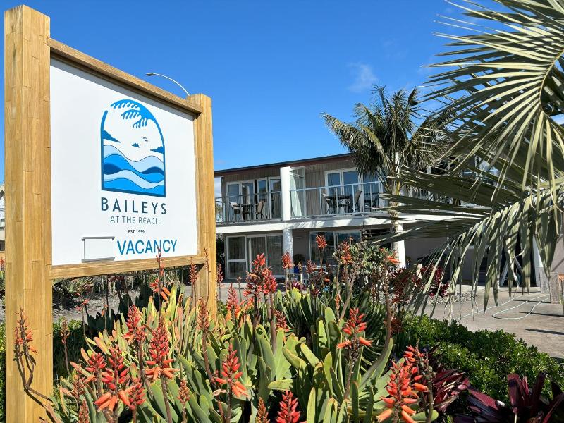 Baileys At The Beach Motel image