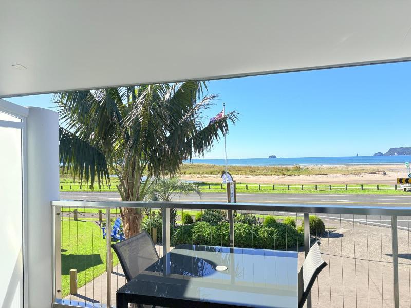 Baileys At The Beach Motel image