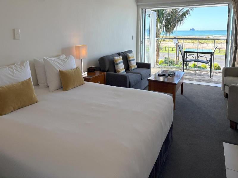 Baileys At The Beach Motel image