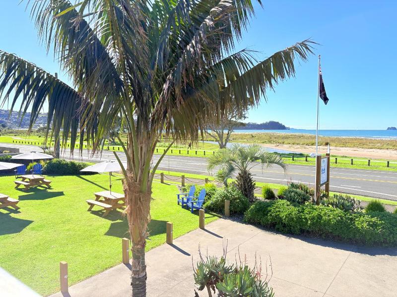Baileys At The Beach Motel image