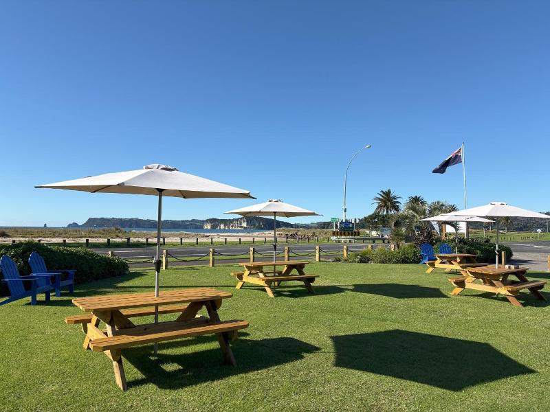 Baileys At The Beach Motel image