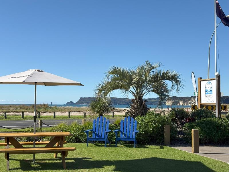Baileys At The Beach Motel image