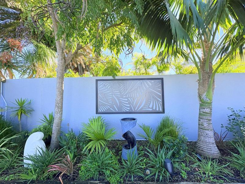 Baileys At The Beach Motel image
