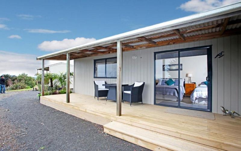 Auckland Country Cottages image