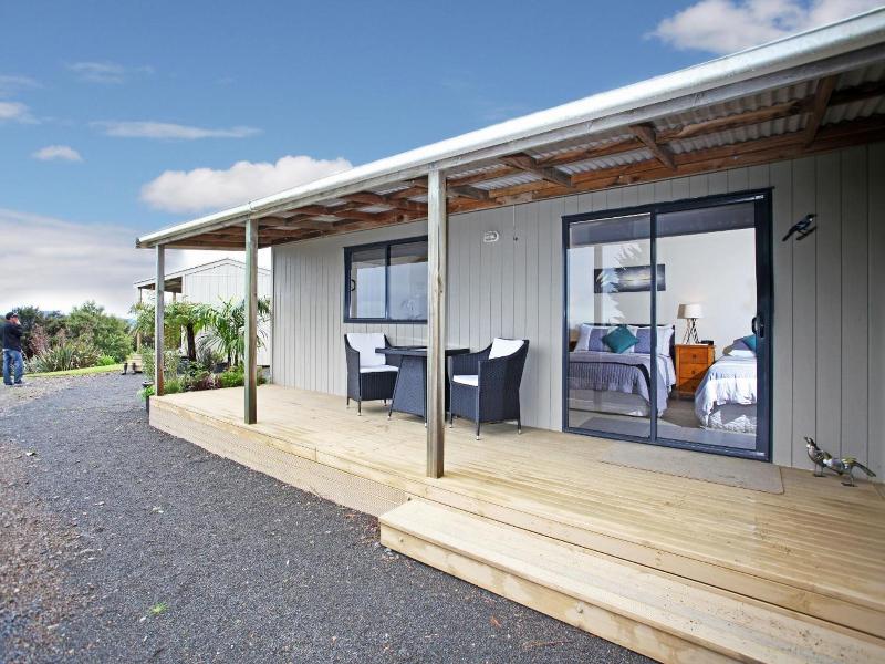Auckland Country Cottages image
