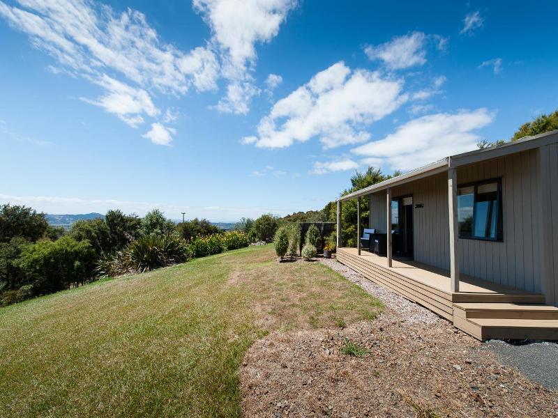 Auckland Country Cottages image