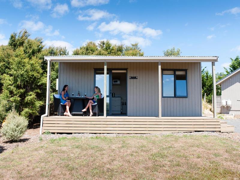 Auckland Country Cottages image
