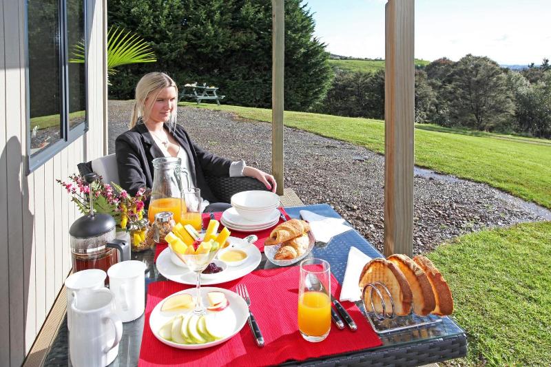 Auckland Country Cottages image