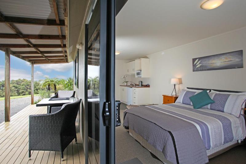 Auckland Country Cottages image