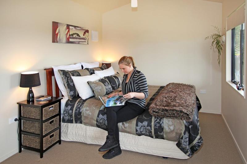 Auckland Country Cottages image