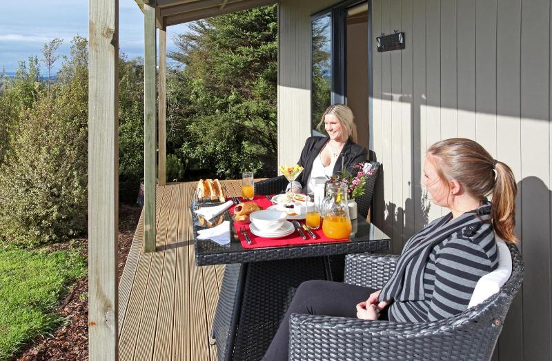 Auckland Country Cottages image