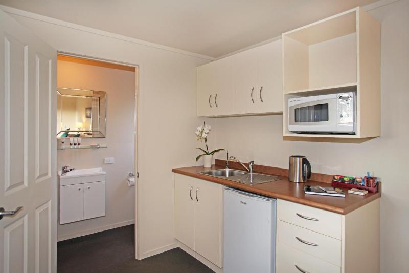Auckland Country Cottages image