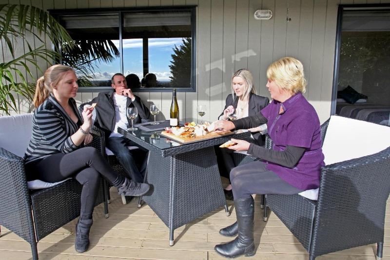Auckland Country Cottages image