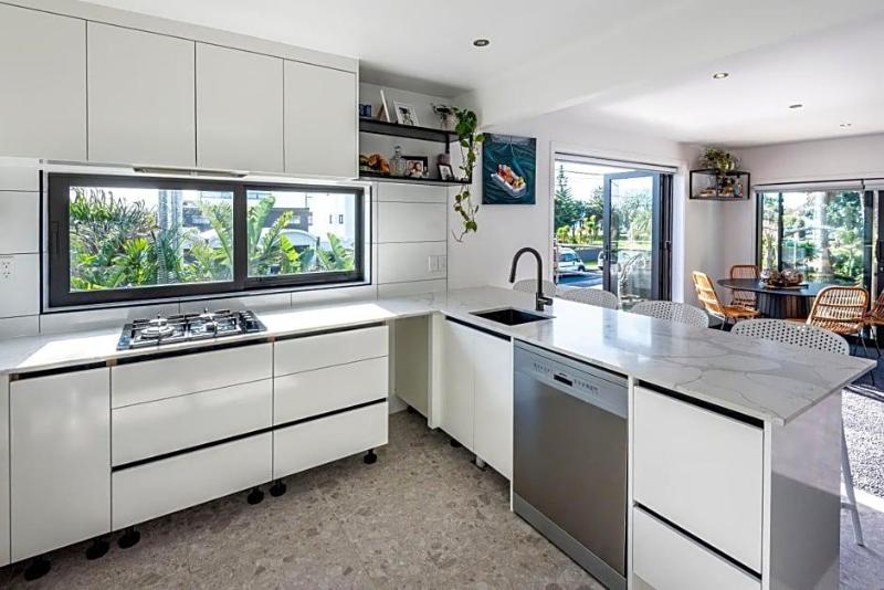 Orewa Beachcomber Motel image